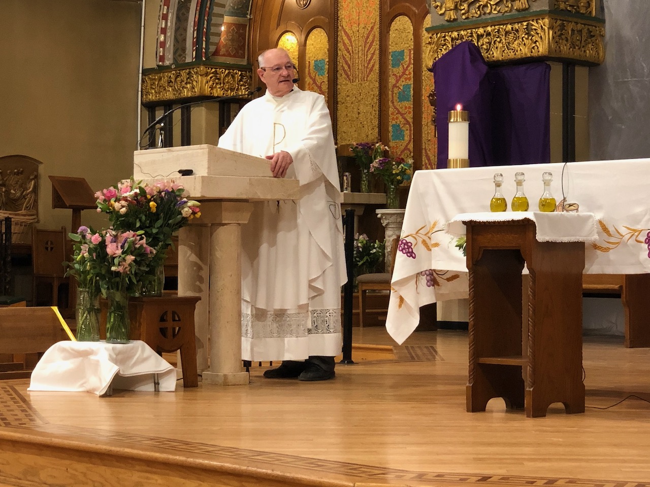 Horario de misas en San Pío V / Mass Schedule at St. Pius V St. Pius V Parish / La Parroquia